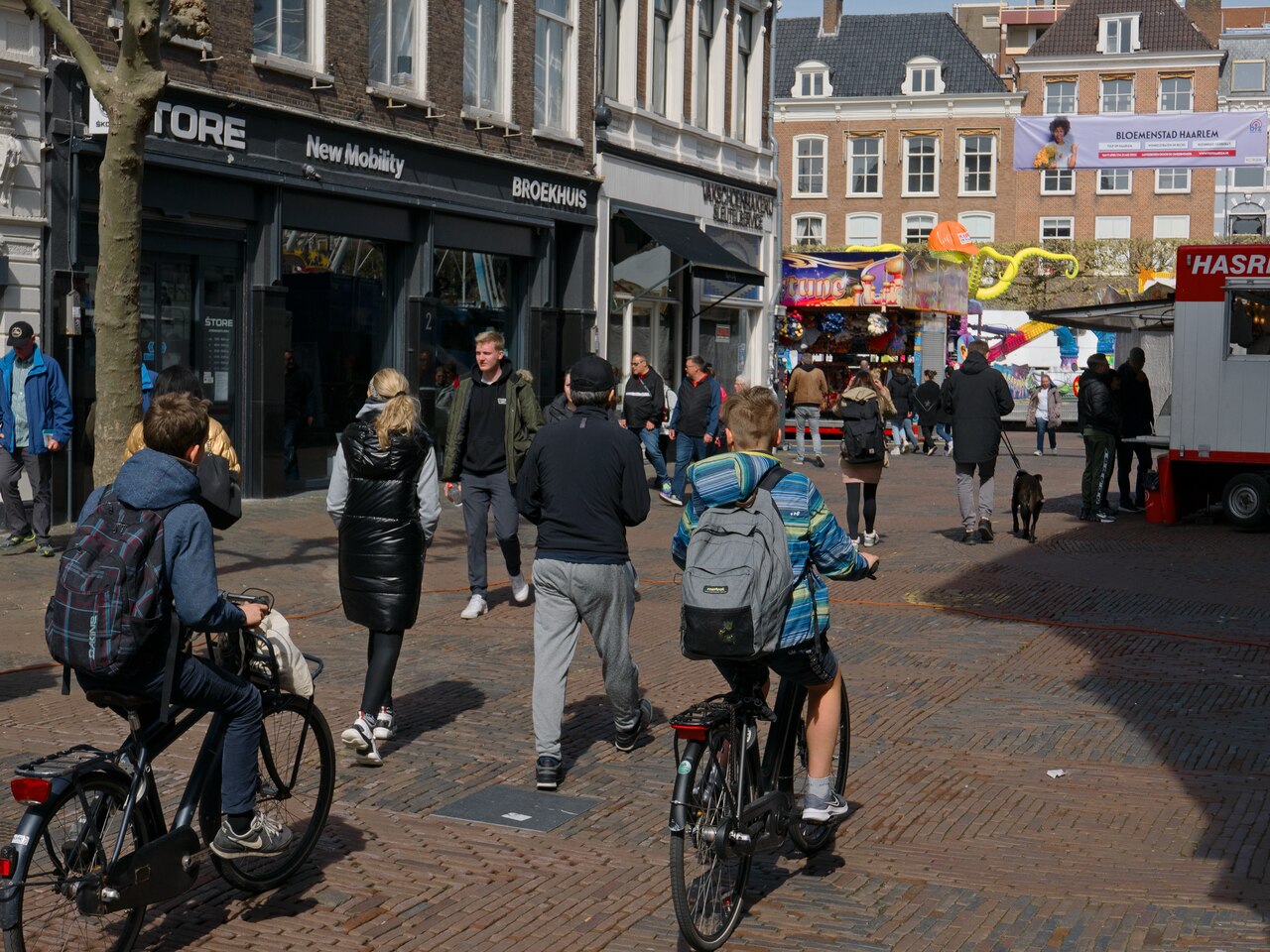 Winkel met bovenwoningen